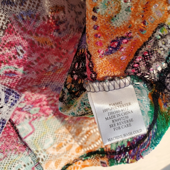 ALMOST FAMOUS Eclectic Graphic Woven Multicolored Cold-shoulder Boho Crop Top - Picture 3 of 13